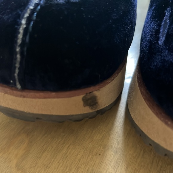 EARTH Lyra Navy Velvet clogs with buckle • size 7 - Picture 11 of 12